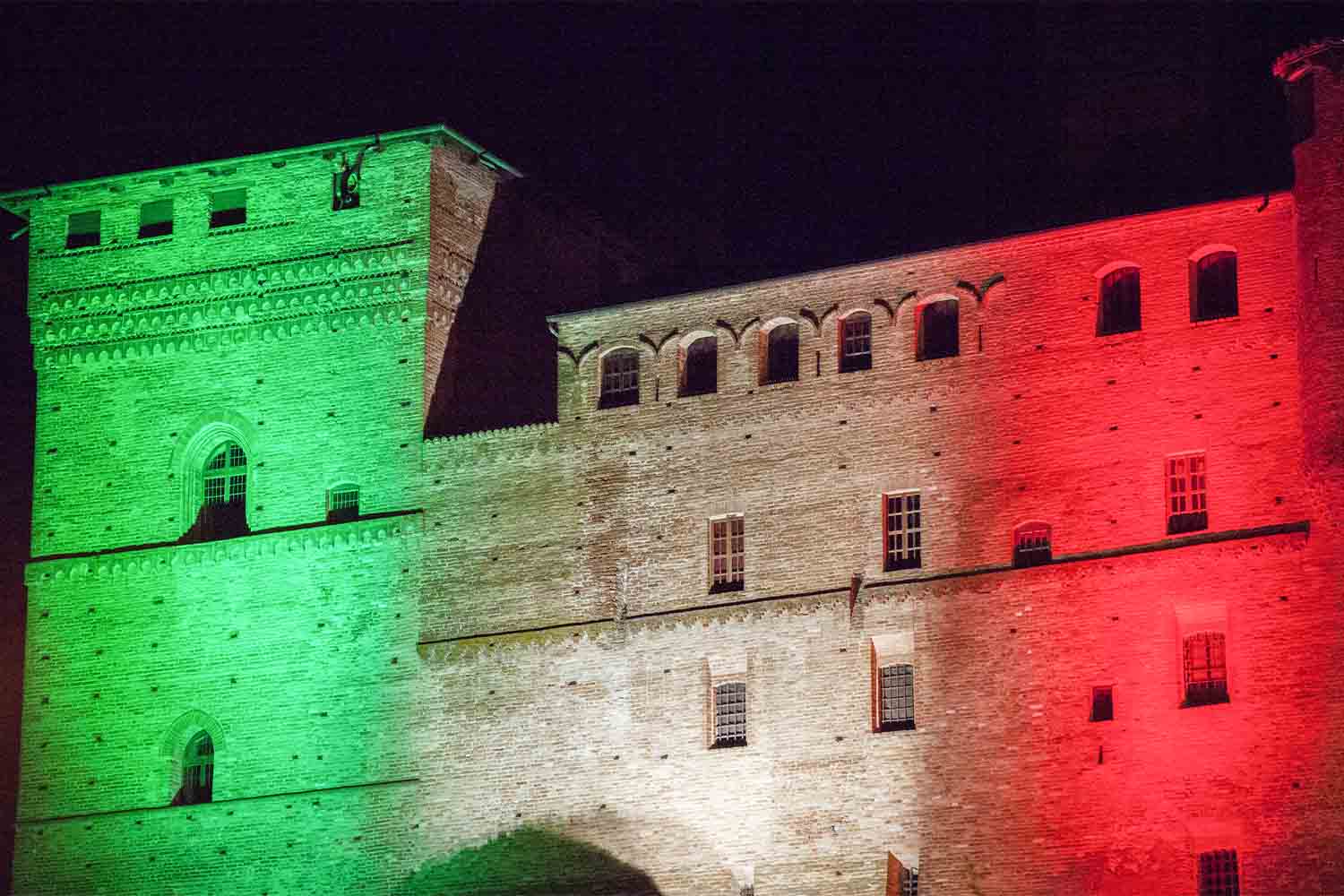 Castillo de Piemonte por la noche