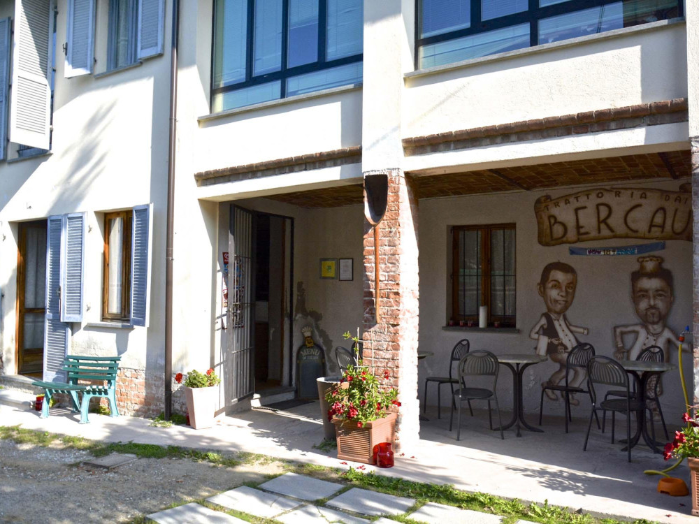 Entrance to Trattoria Bercau in Verduno